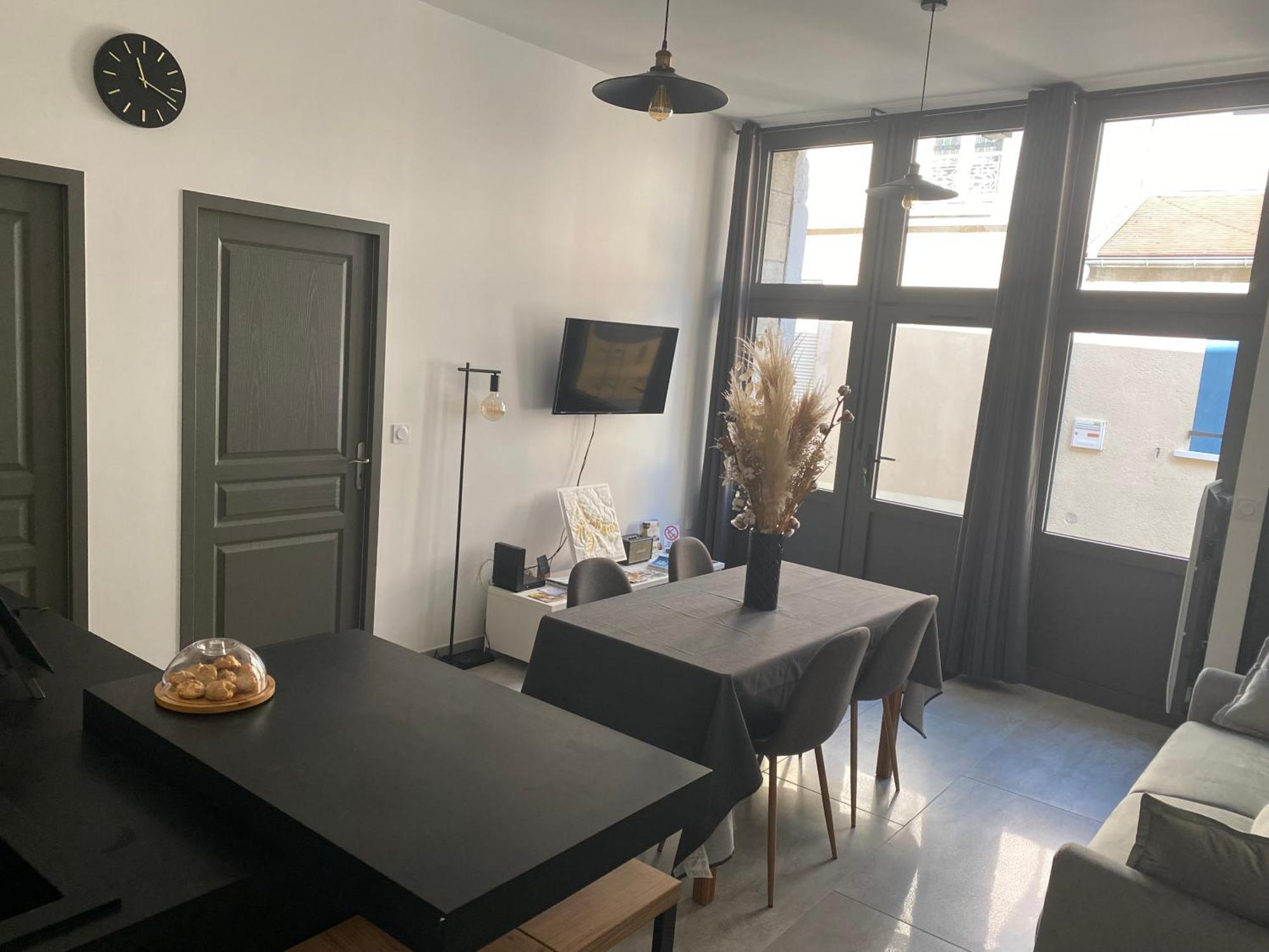 Le Merrain Gite Plein Coeur De Chablis Bagian luar foto